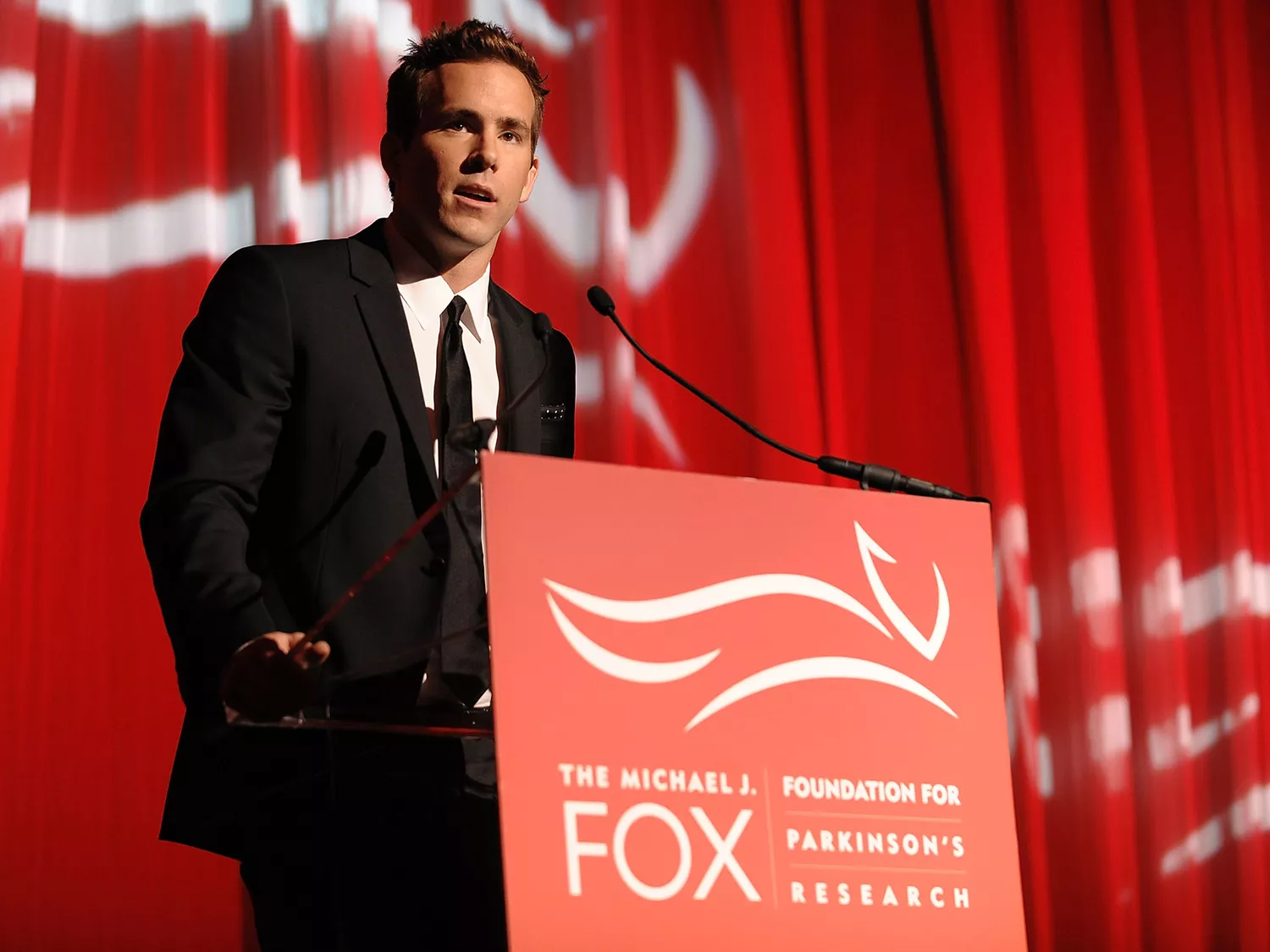 Ryan Reynolds speaks on stage during "A Funny Thing Happened on the Way to Cure Parkinson's" 2008 Benefit