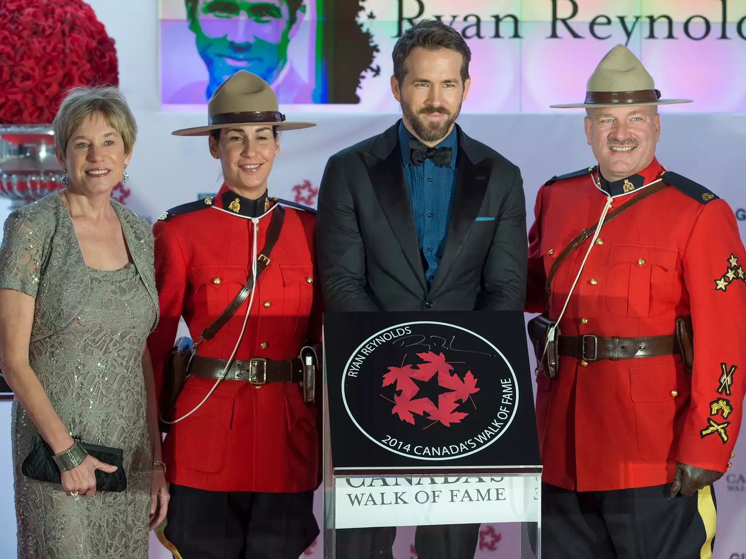 Ryan Reynolds with his mom Tammy Reynolds on Canada's Walk of Fame in 2014