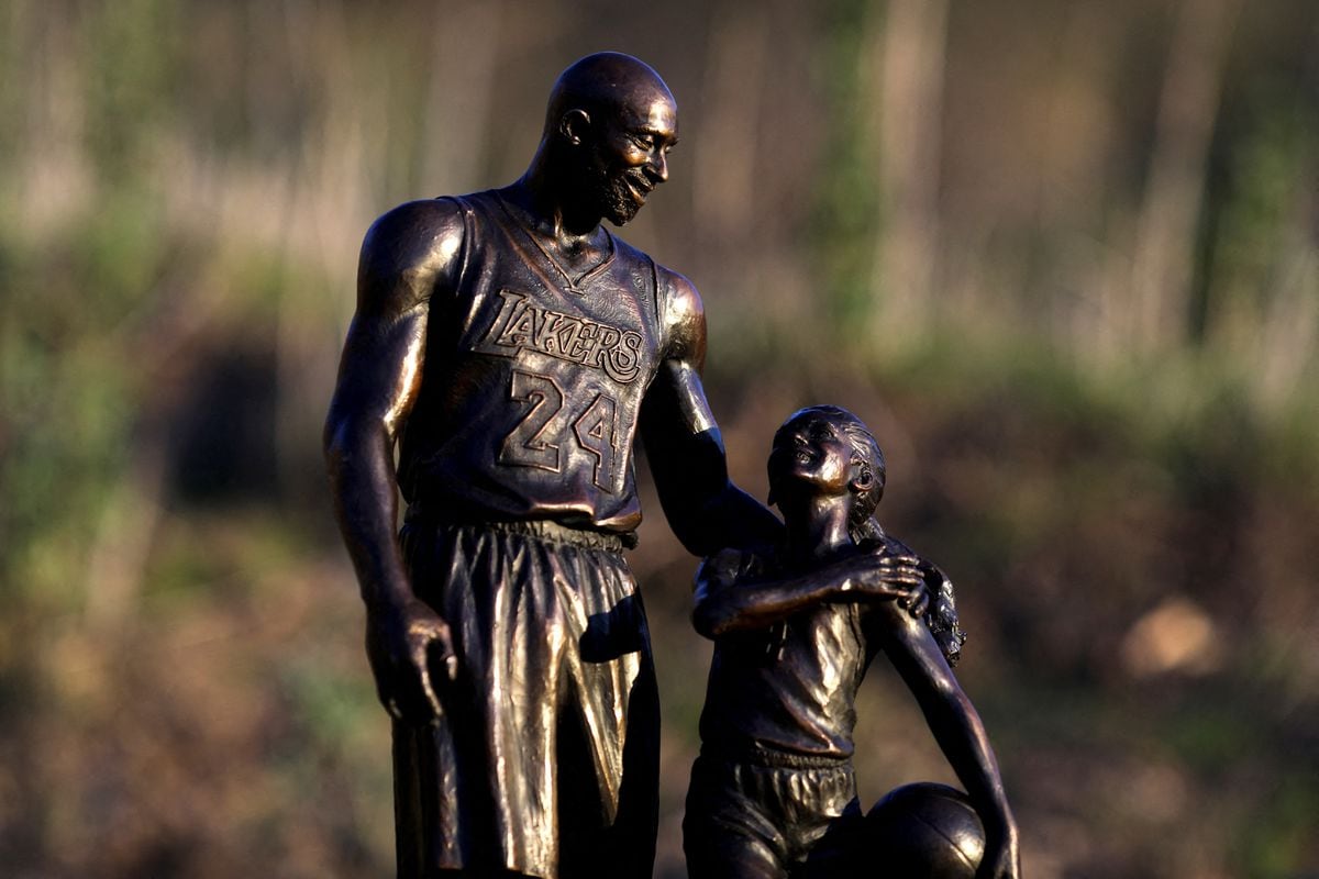 Statue of Kobe and Gigi Bryant placed at crash site on anniversary | Reuters