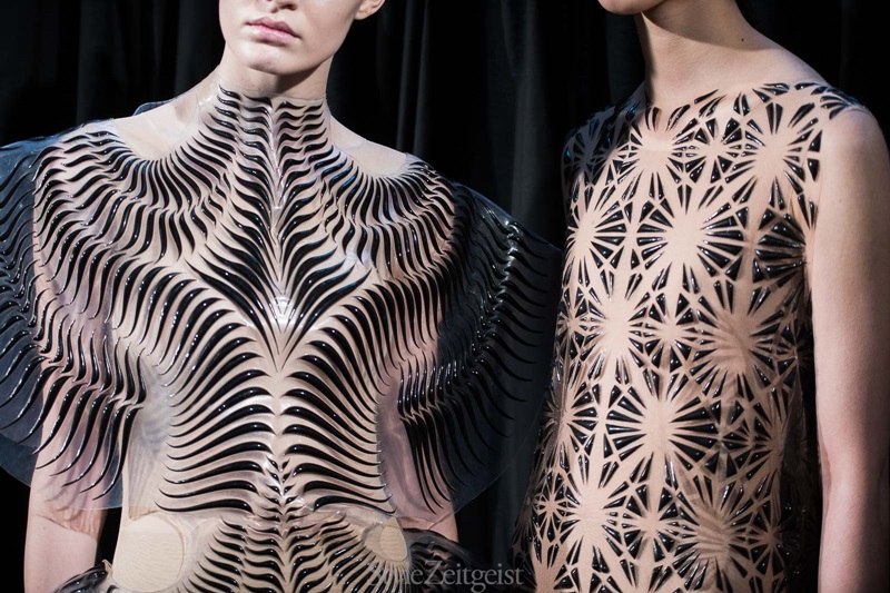 We would like to present to you Iris van Herpen's Spring/Summer 2017 Haute Couture Paris collection backstage. PH๏τography by Julien Boudet.