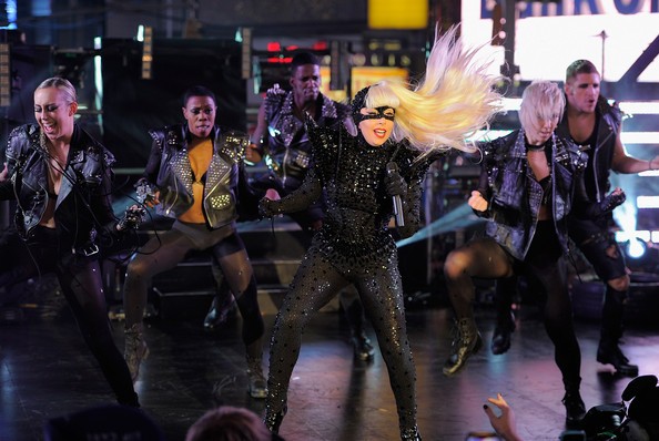 Lady Gaga "burns" New York with eccentricity...Sєxy pH๏τo 8