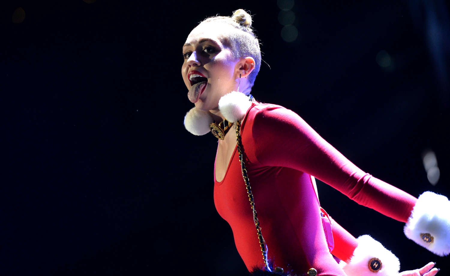 Miley Cyrus 2013 : Miley Cyrus at 93 3 FLZs Jingle Ball -01