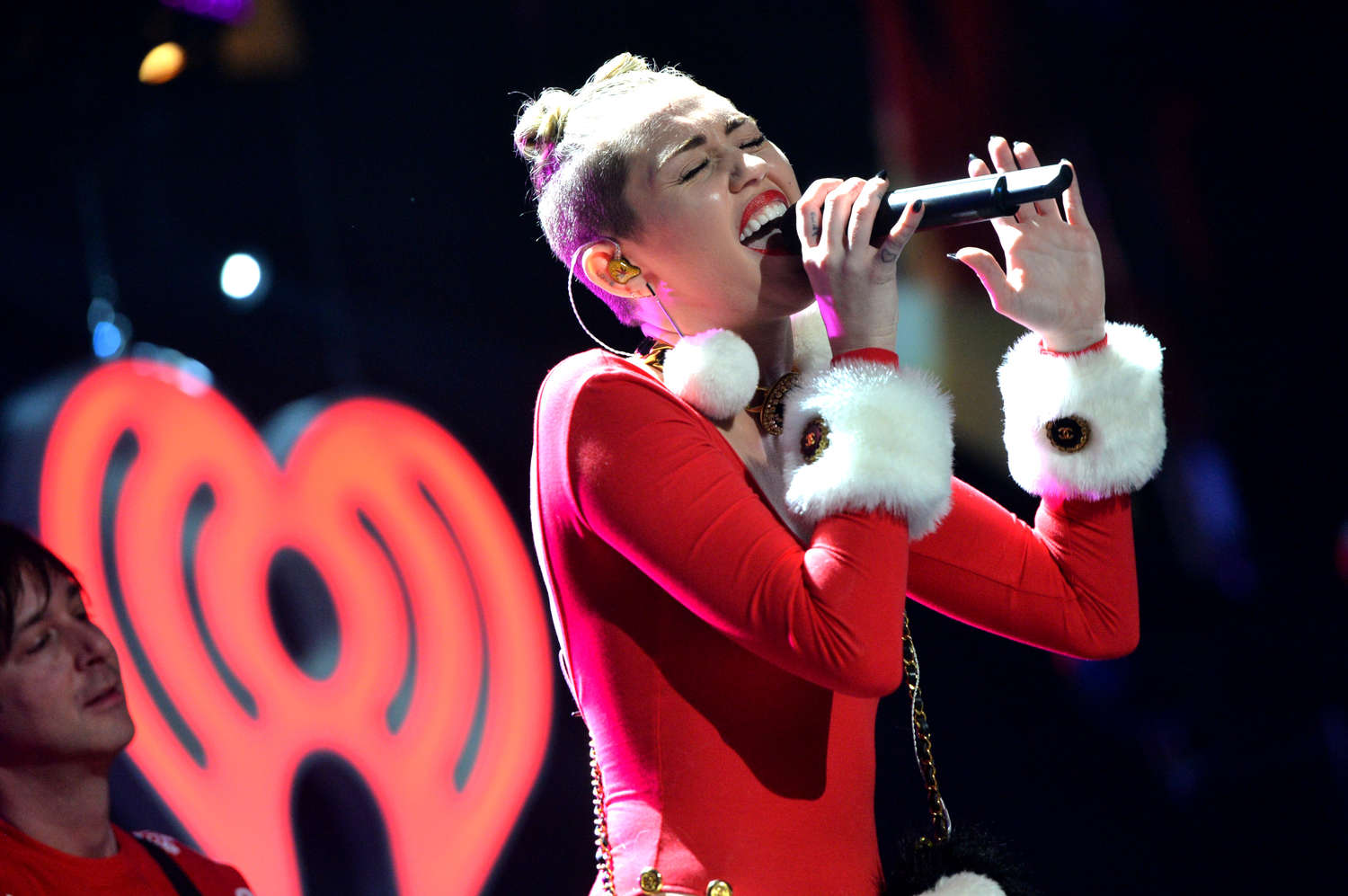 Miley Cyrus 2013 : Miley Cyrus at 93 3 FLZs Jingle Ball -08