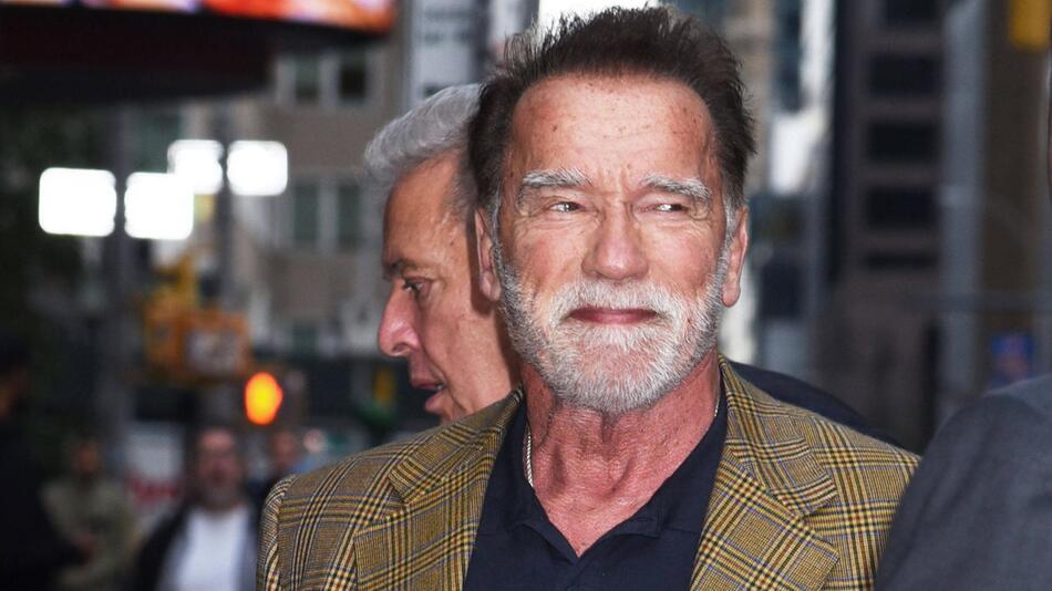 Schwarzenegger macht sich über Ärger beim Münchner Zoll lustig | WEB.DE