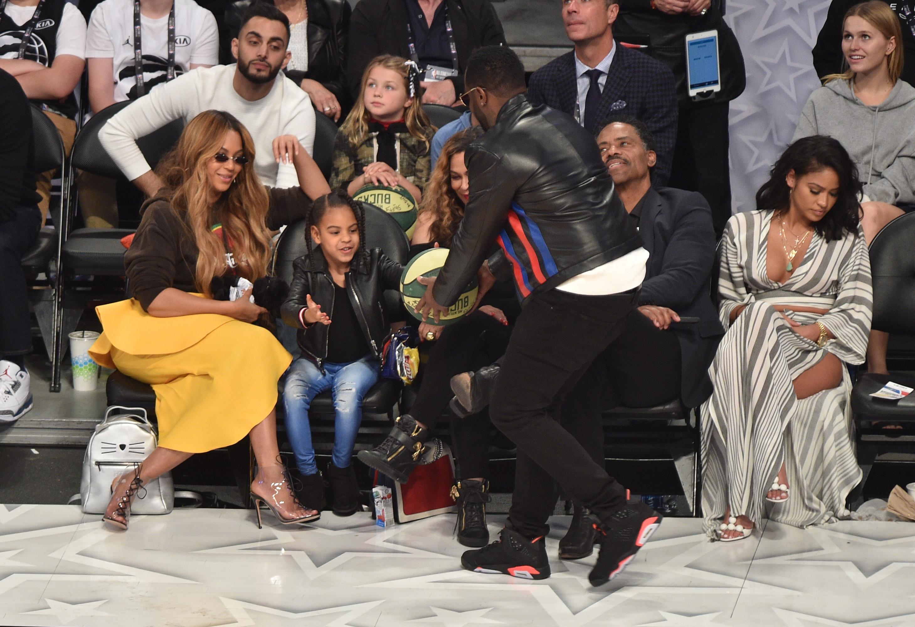 Beyonce and daughter Blue Ivy take selfies together in the front row of the  NBA All star game | The Sun