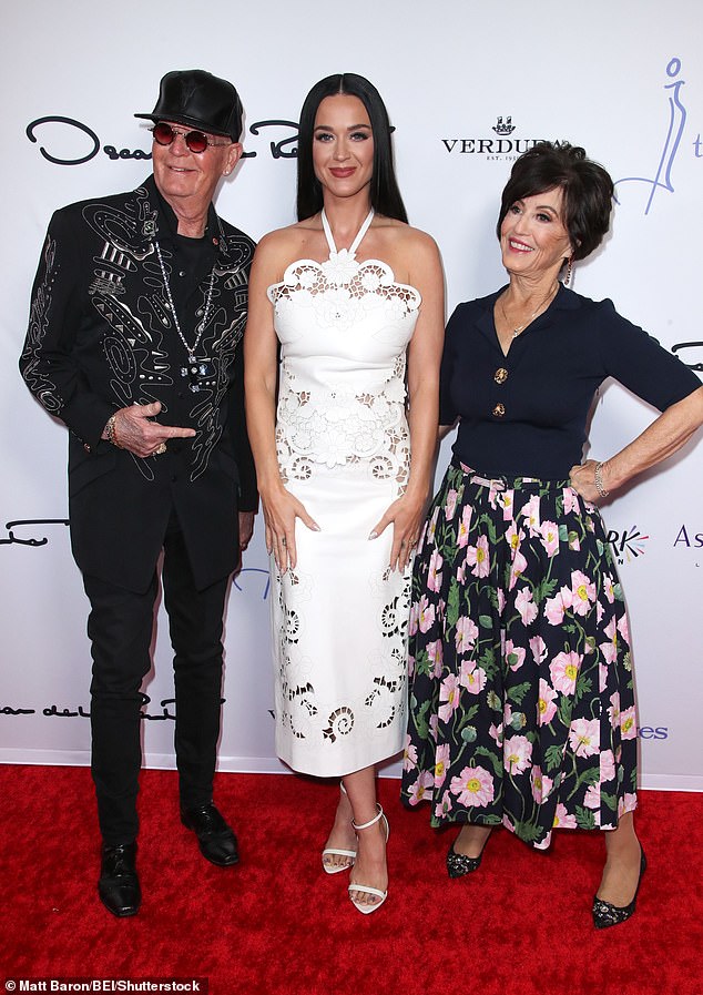 While making her arrival on the red carpet, she was joined by her parents, who are both Pentecostal pastors, for a sweet snap