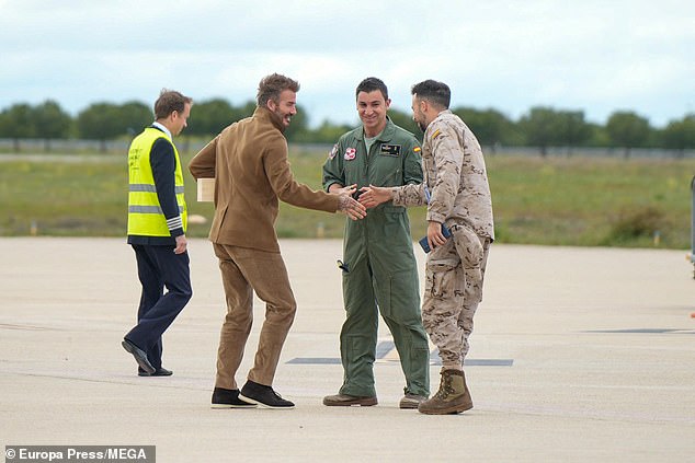 The men looked pleased to meet David as he chatted with them