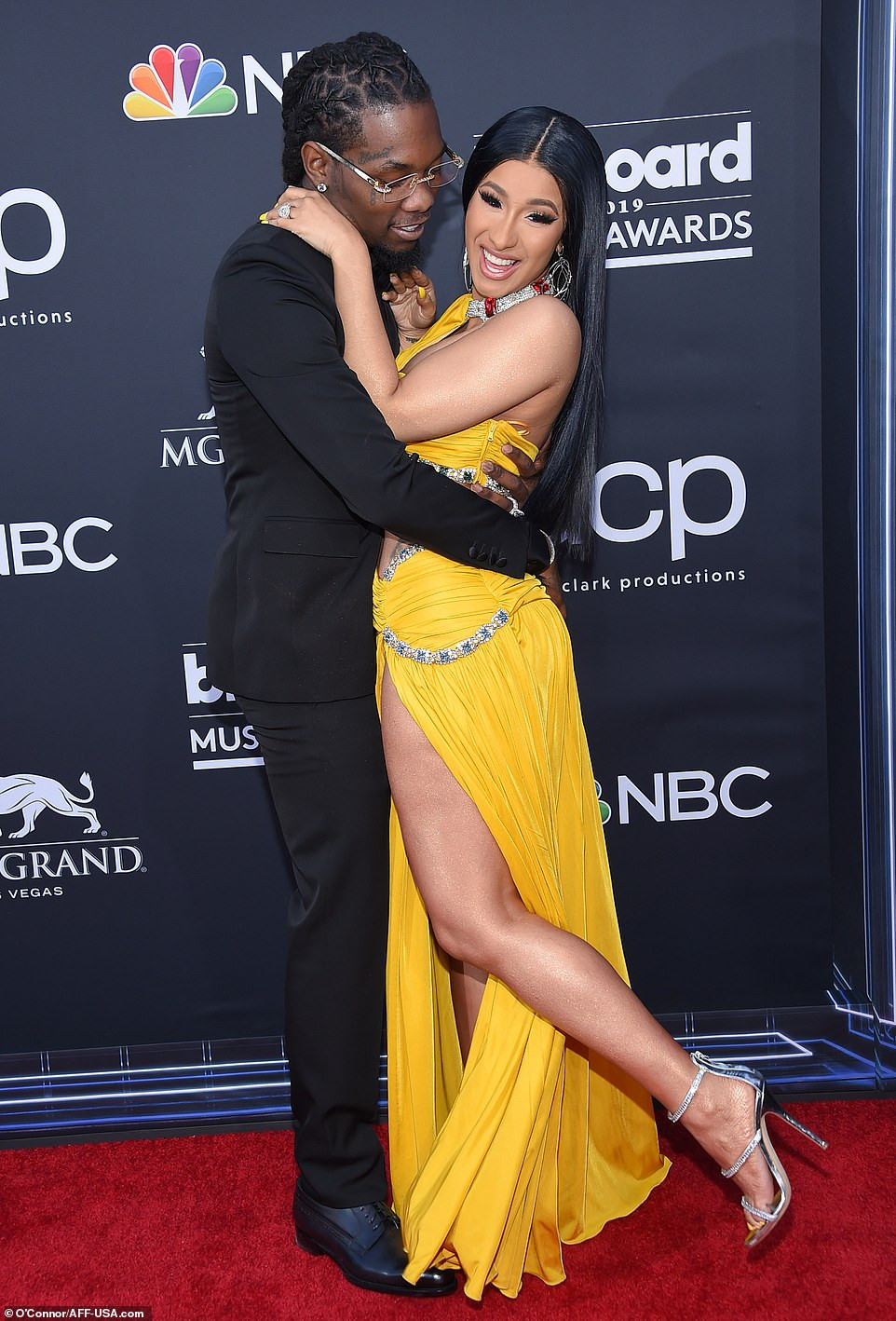 Cardi B nearly exposes her private part as lifts her leg while posing with?Offset at Billboard Awards (Photos)