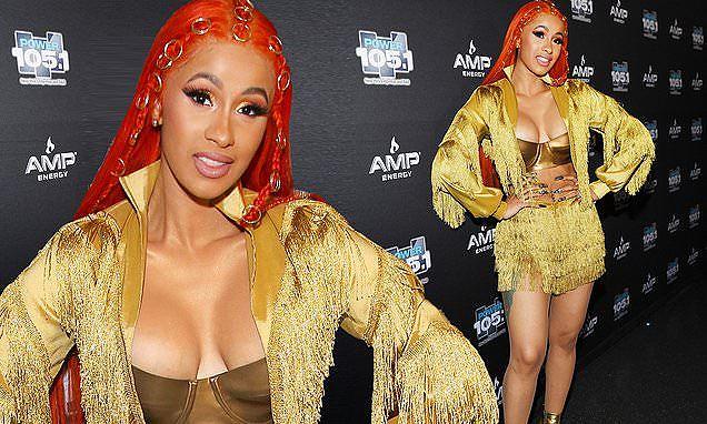 Gắt như Cardi B: Đã không mặc quần lót lại còn pose dáng bá đạo lộ vùng kín trên thảm đỏ Billboard 2019-6