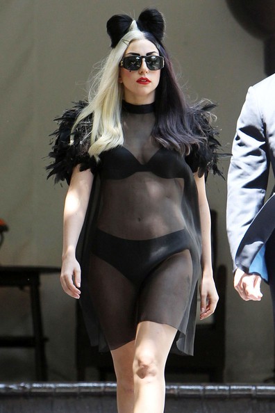 Lady Gaga's transparent dress looks like she's wearing nothing. pH๏τo 3