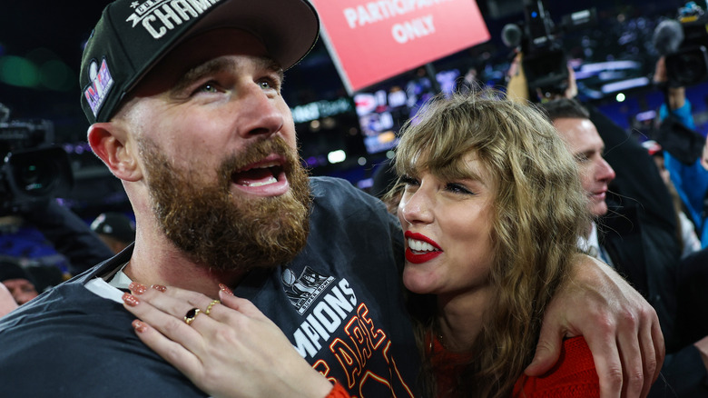 Travis Kelce and Taylor Swift smiling