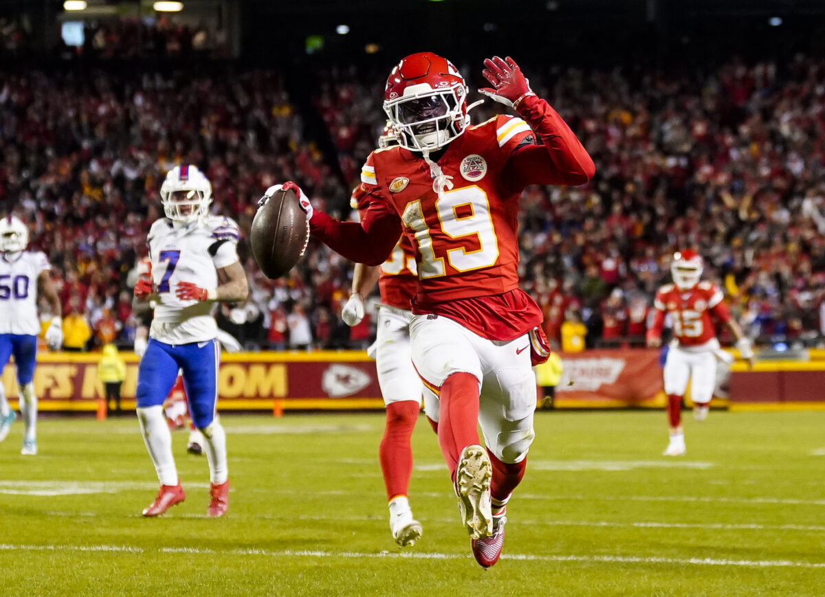 BREAKING NEWS: The Kansas City Chiefs Have Decided On The 5th-Year Option Of 25-Year-Old. - Gridiron Heroics