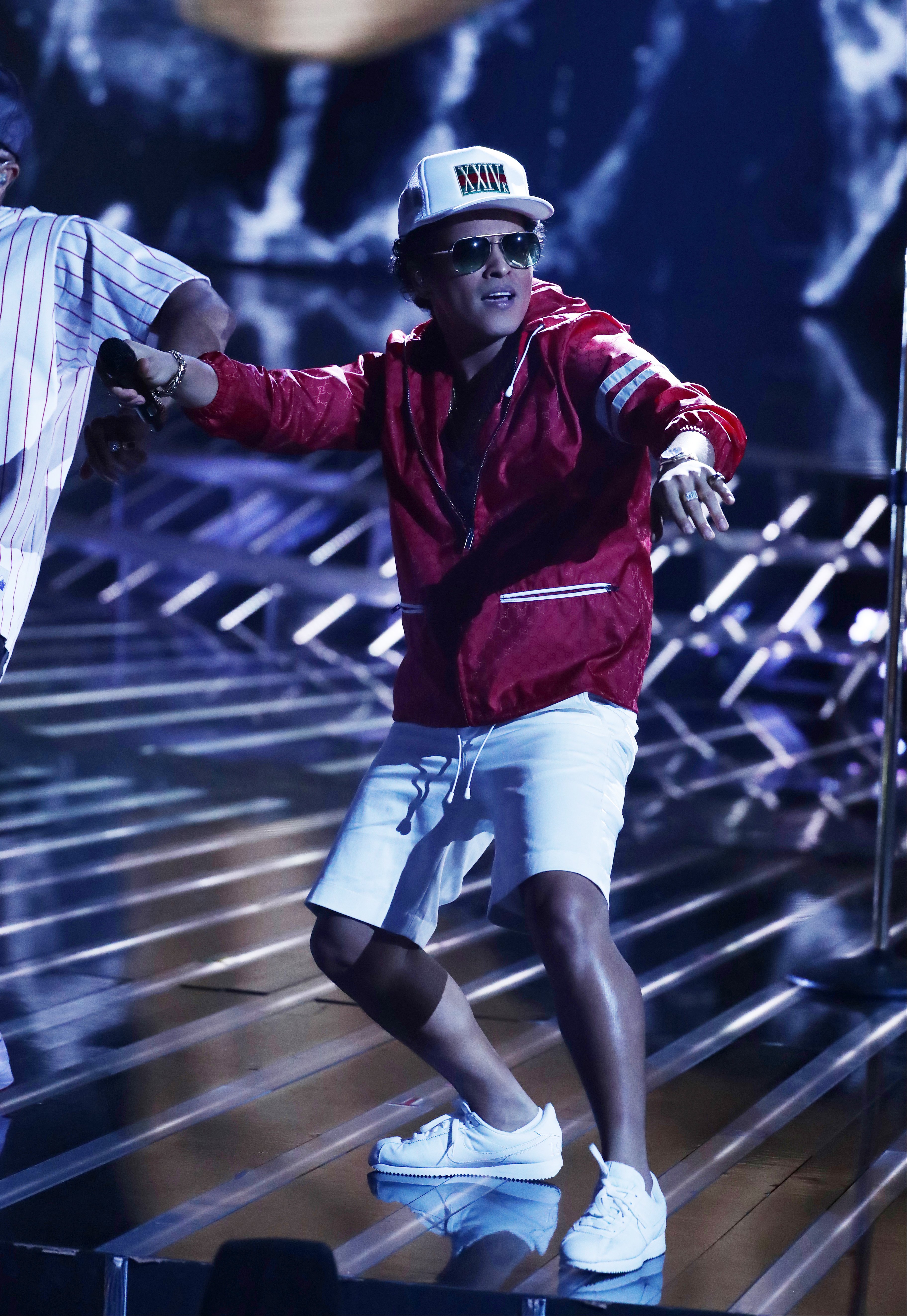  The Uptown Funk hitmaker sent viewers of the show into a frenzy over his super smooth and shiny legs