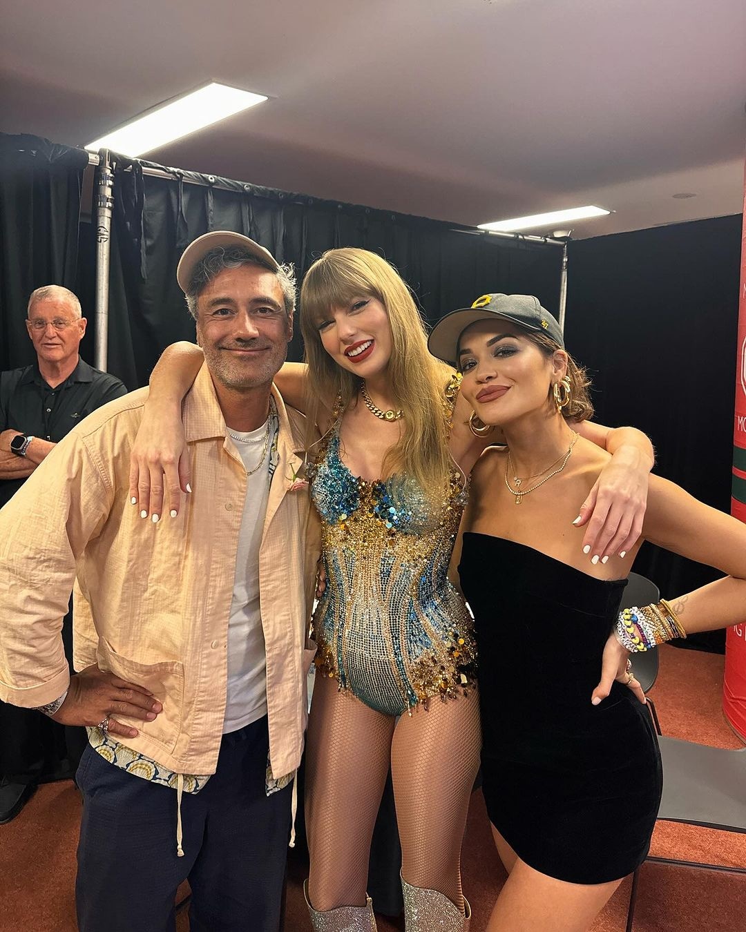 Taika Waititi, Taylor Swift, Rita Ora, Travis Kelce