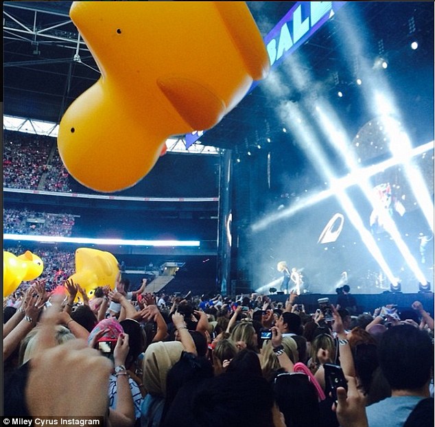 Inflatables: Miley's show had pretty much everything including some huge rubber ducks