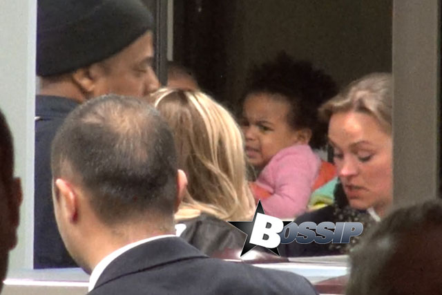 Page 4 of 8 - Beyoncé Jay Z and Blue Ivy Spied At Cologne/Bonn Airport Security