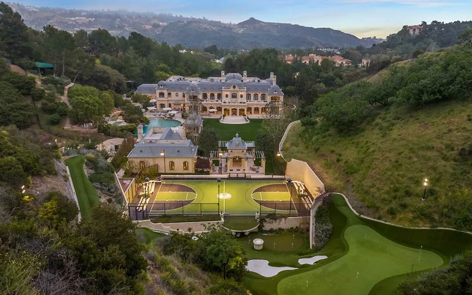 Patrick Mahomes completes construction of dream home with backyard par-3 golf hole | This is the Loop | GolfDigest.com