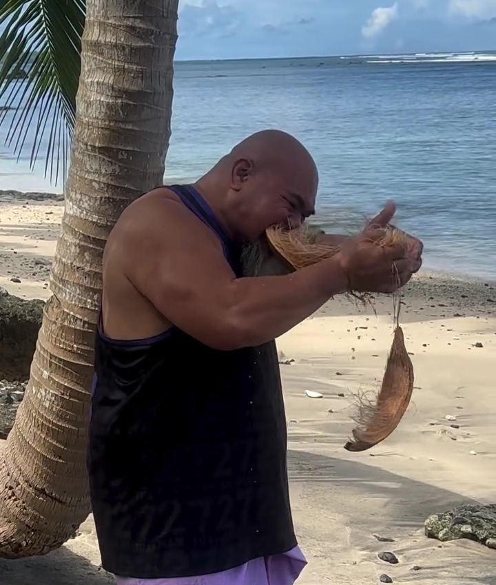 David Tua had fans cringing after savagely eating a coconut