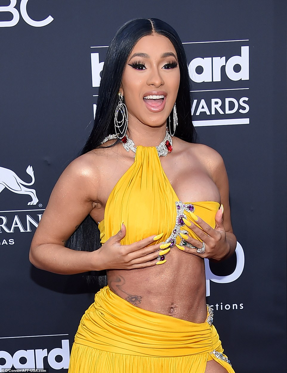 Cardi B nearly exposes her private part as lifts her leg while posing with?Offset at Billboard Awards (Photos)