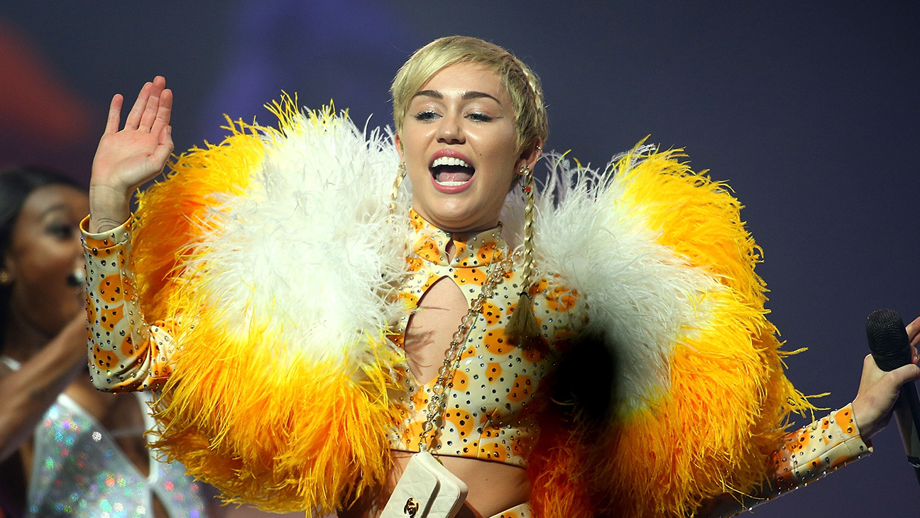 Miley Cyrus Says She “Didn't Make a Dime” on the Bangerz Tour – The  Hollywood Reporter