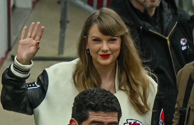 Taylor Swift wave at camera