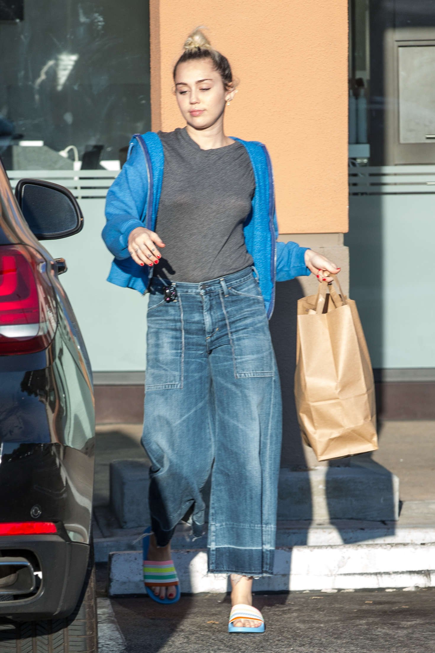 Miley Cyrus 2016 : Miley Cyrus out in Woodland Hills -02