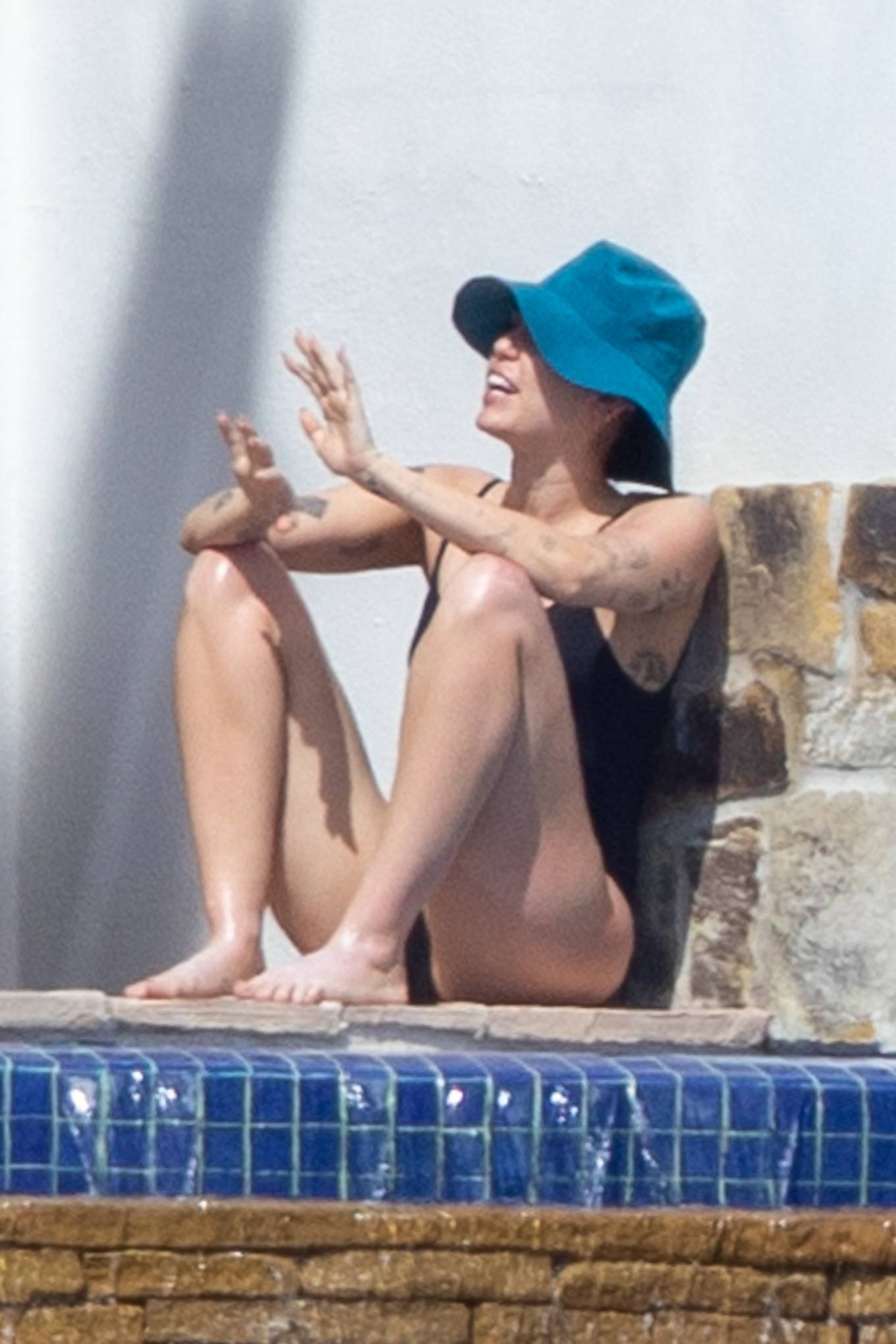 Miley Cyrus 2022 : Miley Cyrus – Pictured on vacation in Cabo San Lucas-03