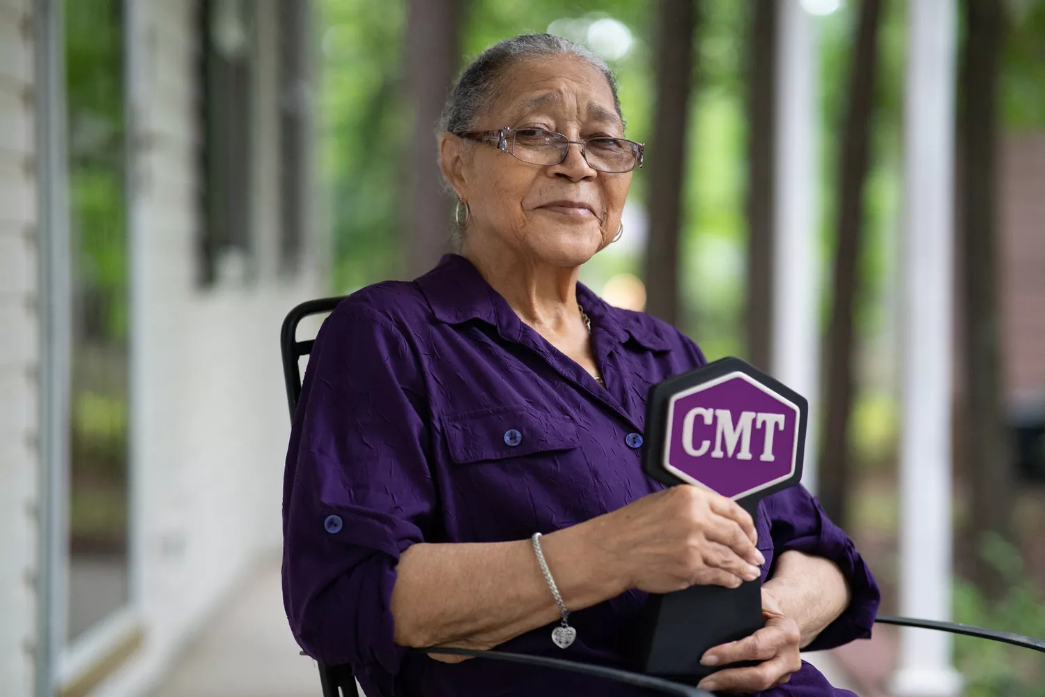 Linda Martell poses with an award for the 2021 CMT Music Awards 