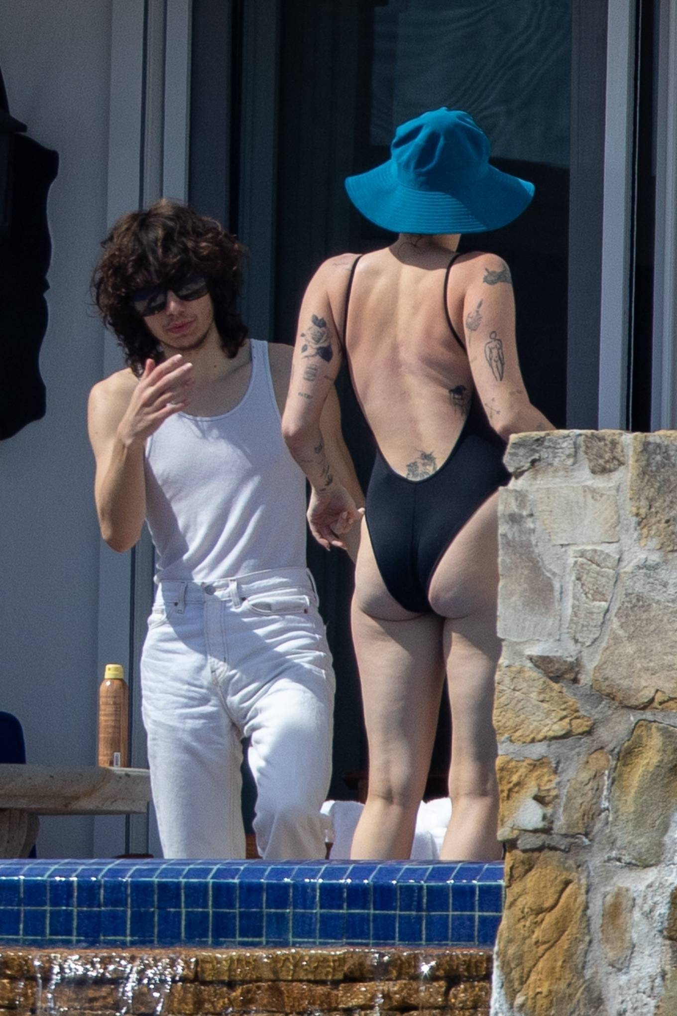 Miley Cyrus 2022 : Miley Cyrus – Pictured on vacation in Cabo San Lucas-01