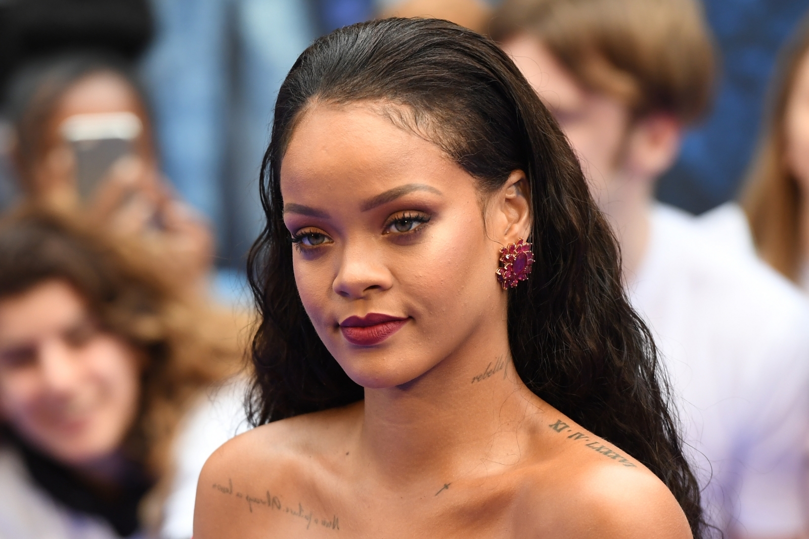 Rihanna shuts down fan who poked fun at her forehead | IBTimes UK