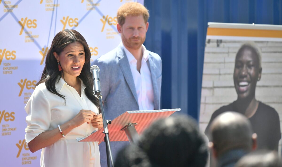 meghan markle speaks prince harry watches