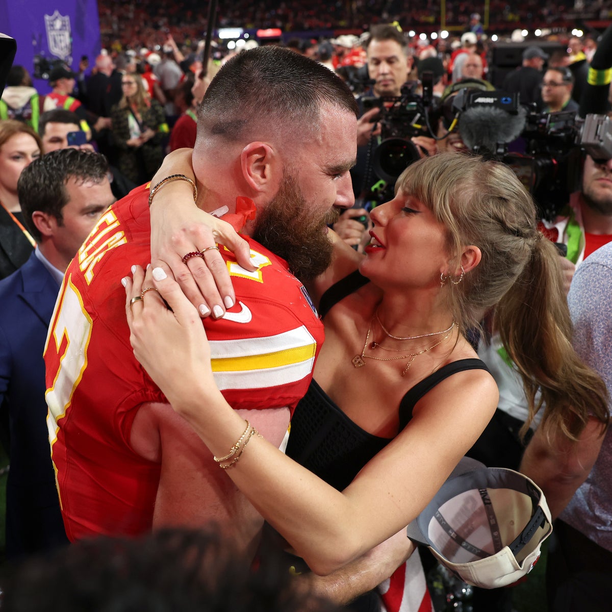 Travis Kelce calls out girlfriend Taylor Swift while auctioning Eras tour tickets | The Independent