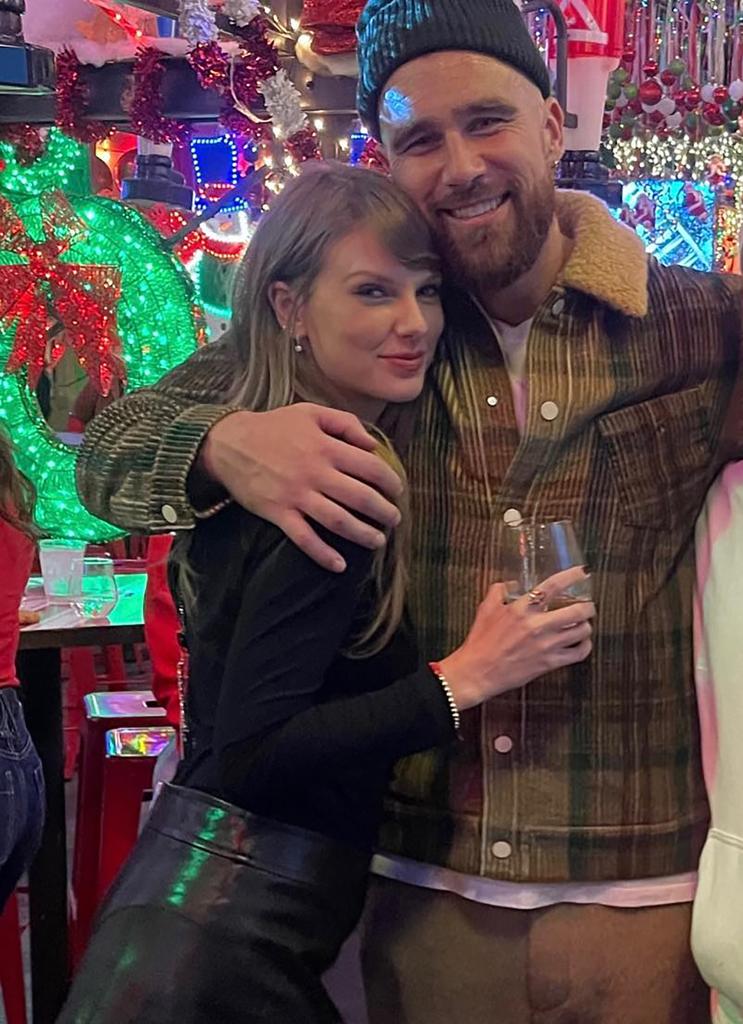 Taylor Swift parties with Travis Kelce, Patrick and Brittany Mahomes in Las Vegas: report