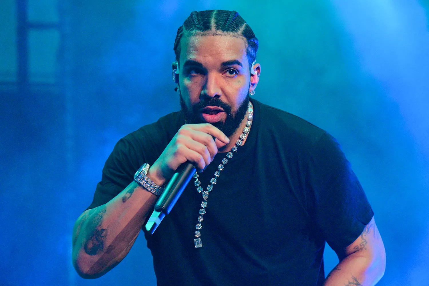 Drake performs onstage during "Lil Baby & Friends Birthday Celebration Concert" at State Farm Arena on December 9, 2022