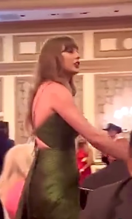 Taylor Swift walking