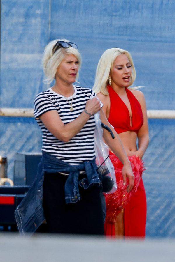 Lady gaga wardrobe malfunction on set