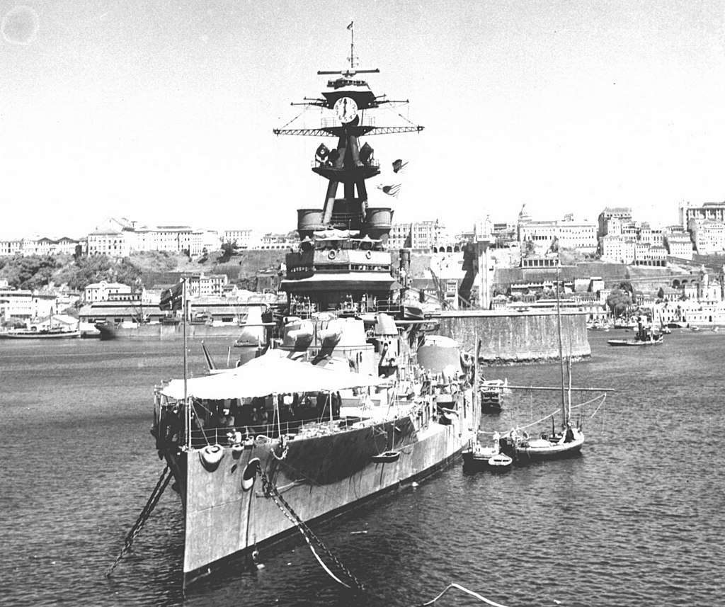 Minas Geraes in Salvador during her refit in 1942. 