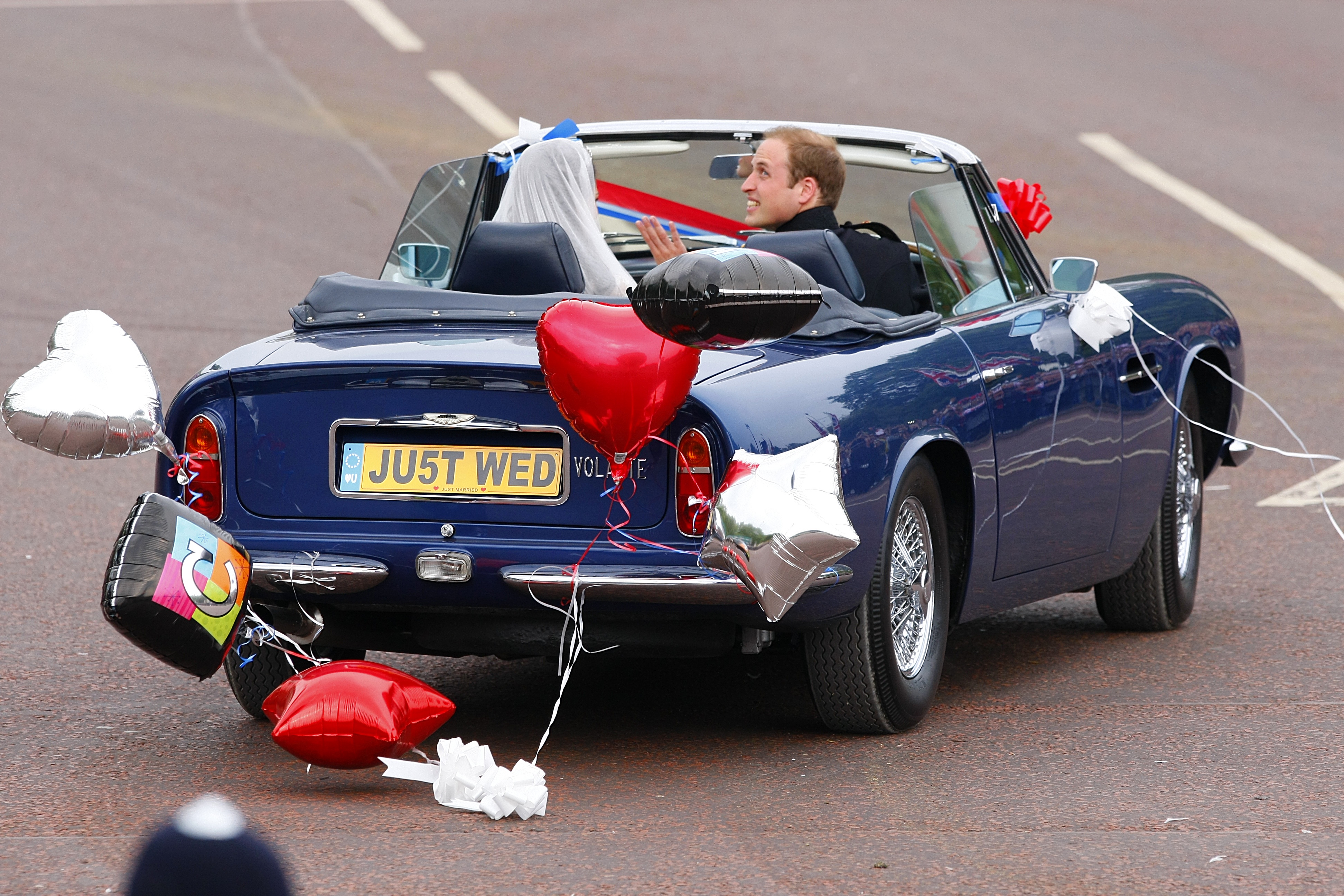 Friends of Kate and William decorated their car with sweet messages