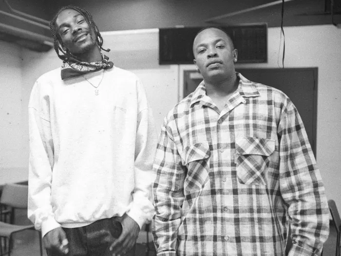 Under the guidance of Dr.Dre, Snoop Dogg gradually rose to become one of the great rappers of the European and American music world.