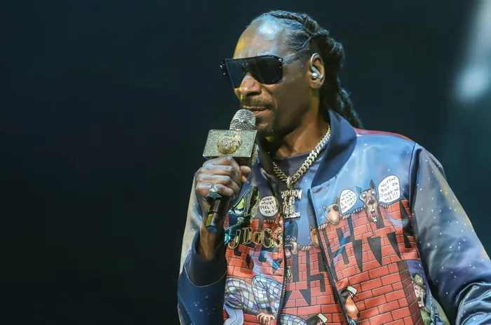 Snoop Dogg has a thick voice and gentle rap style.