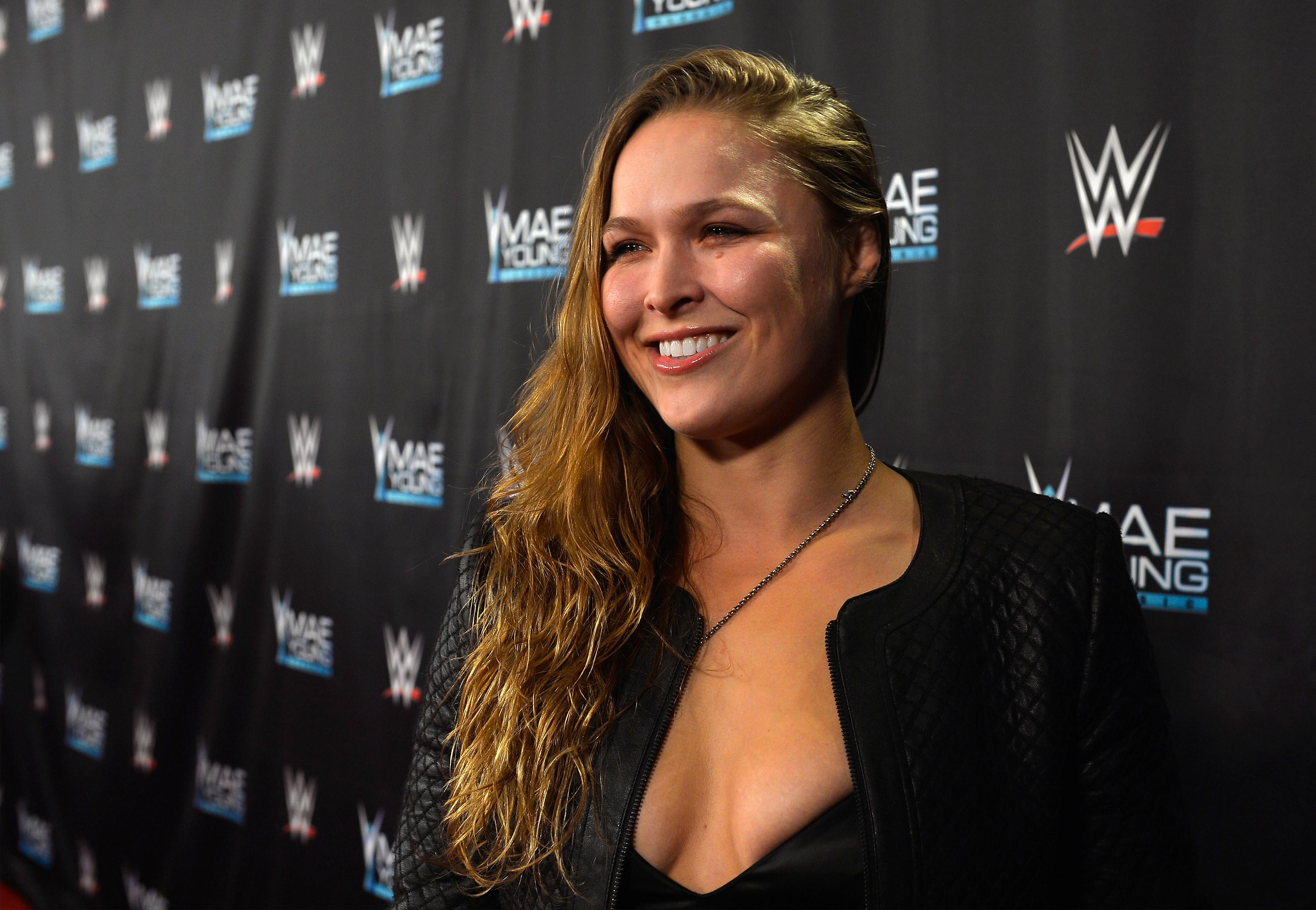  Ronda Rousey is ready to make the step in to the wrestling world