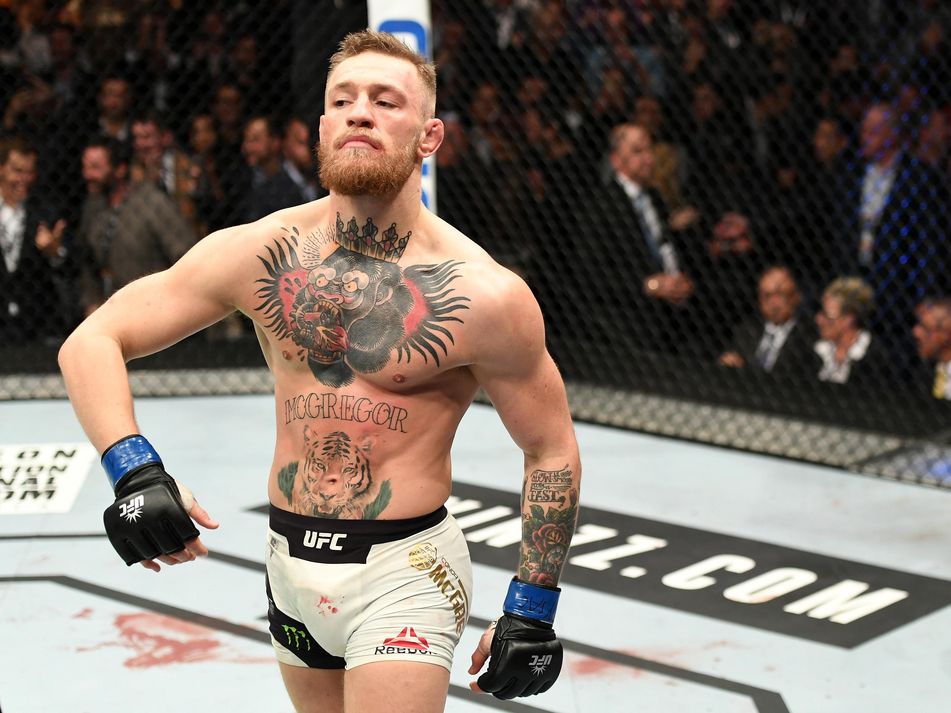  Conor McGregor now has a boxing licence and has been calling out retired Mayweather