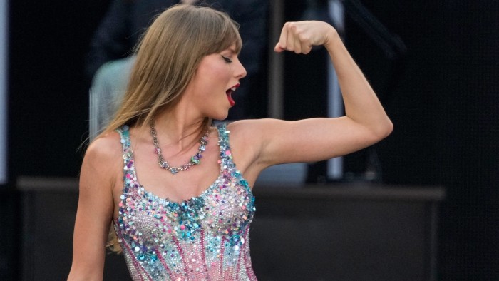 Taylor Swift's replica '1989' surpasses sales of original album