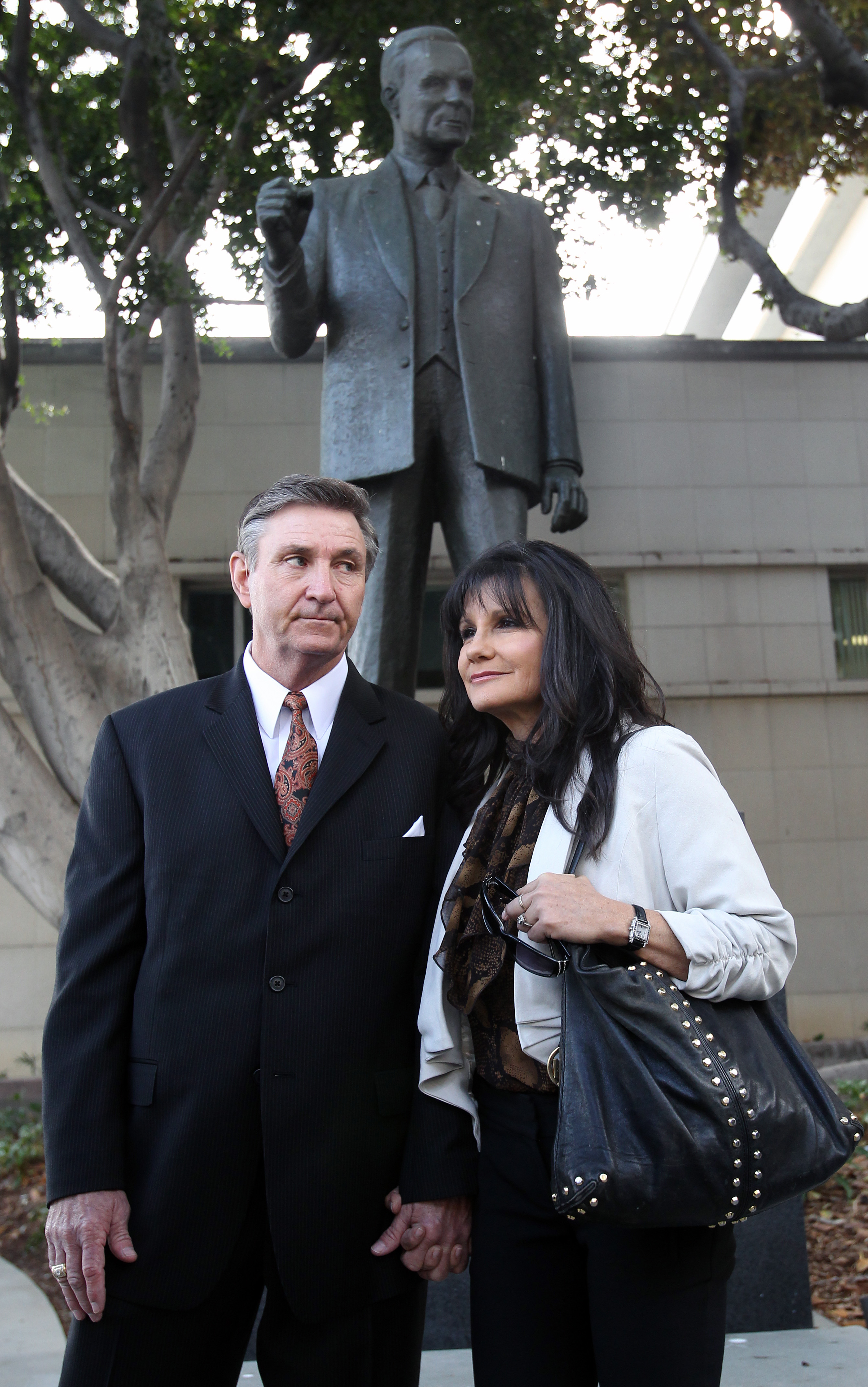 Jamie and Lynne Spears outside the court house.