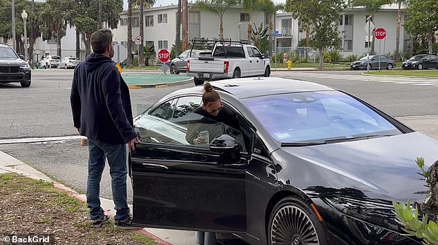 The photos came a day after a video of an apparently frustrated Ben slamming the passenger door of his car after Jennifer got into the vehicle went viral on social media