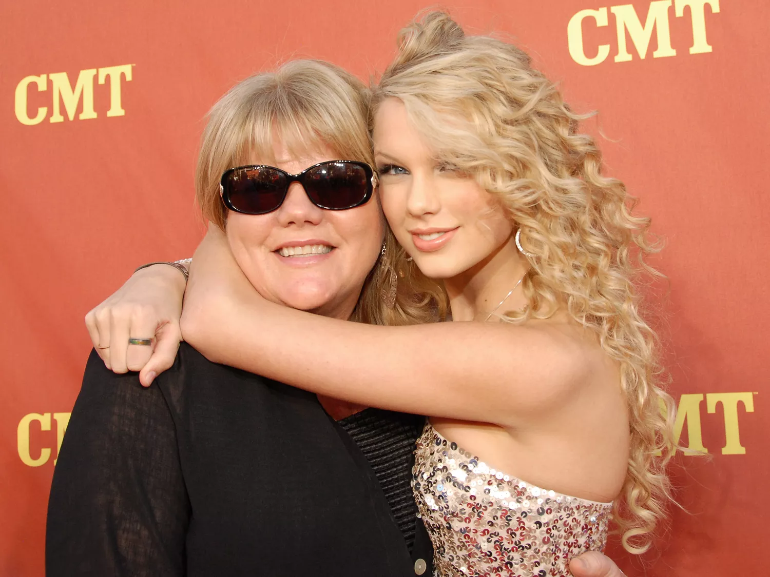 "It’s your enduring love that I think of when I’m feeling down. You always find the right words to comfort me during hard times. That’s why celebrating you on your special day is so important to me. Thank you for everything".  Taylor Swift Celebrates Mom 66th Birthday Happy birthday! 