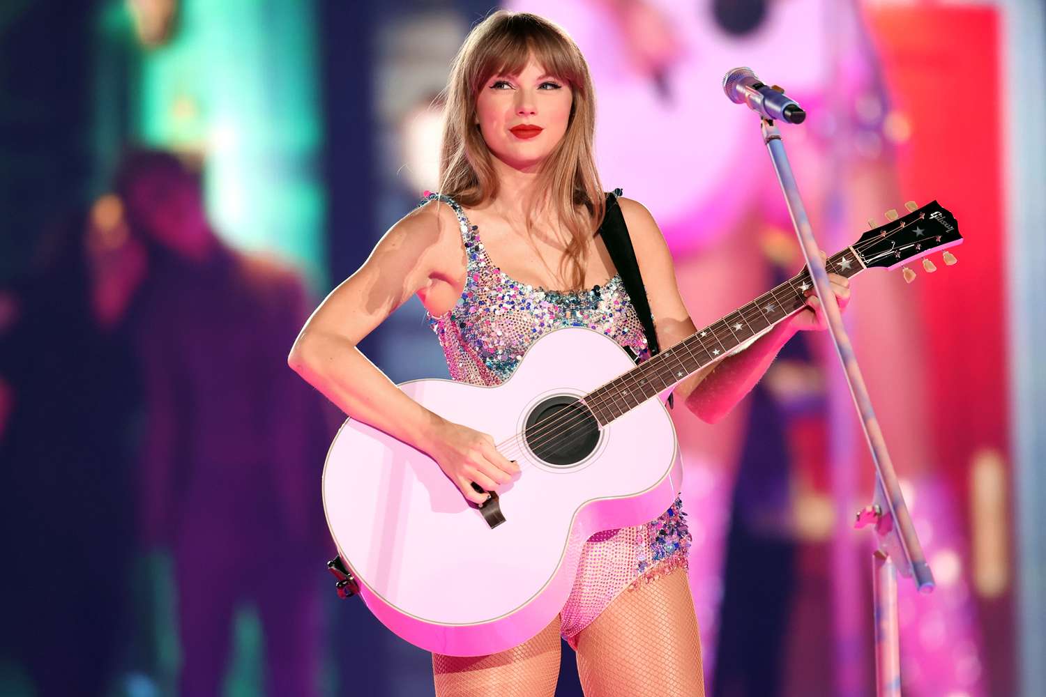 For Taylor Swift's 34th Birthday, Celebrate Her Life and Career By the  Numbers from 1 to 34