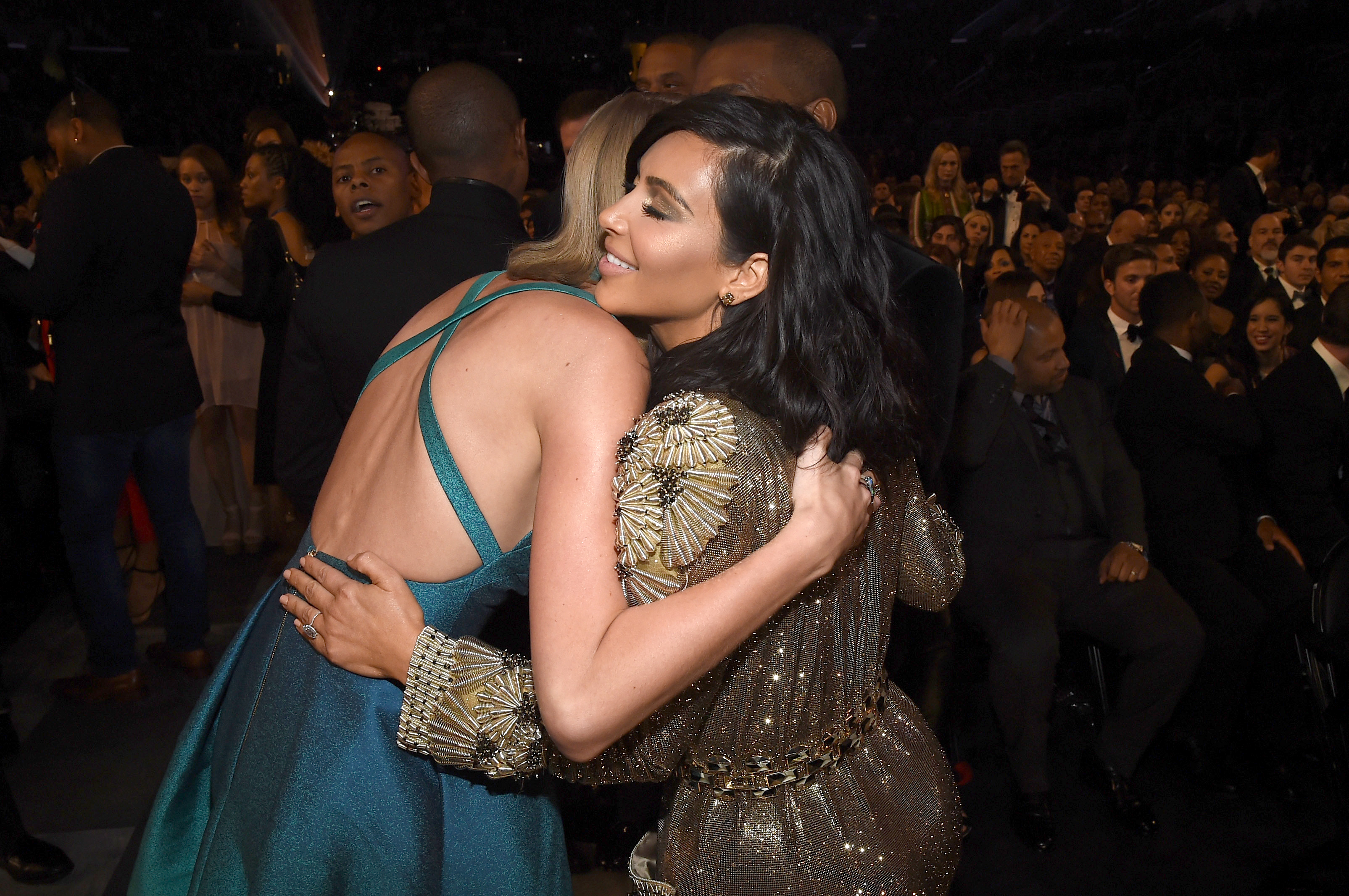 kim kardashian and taylor swift hugging