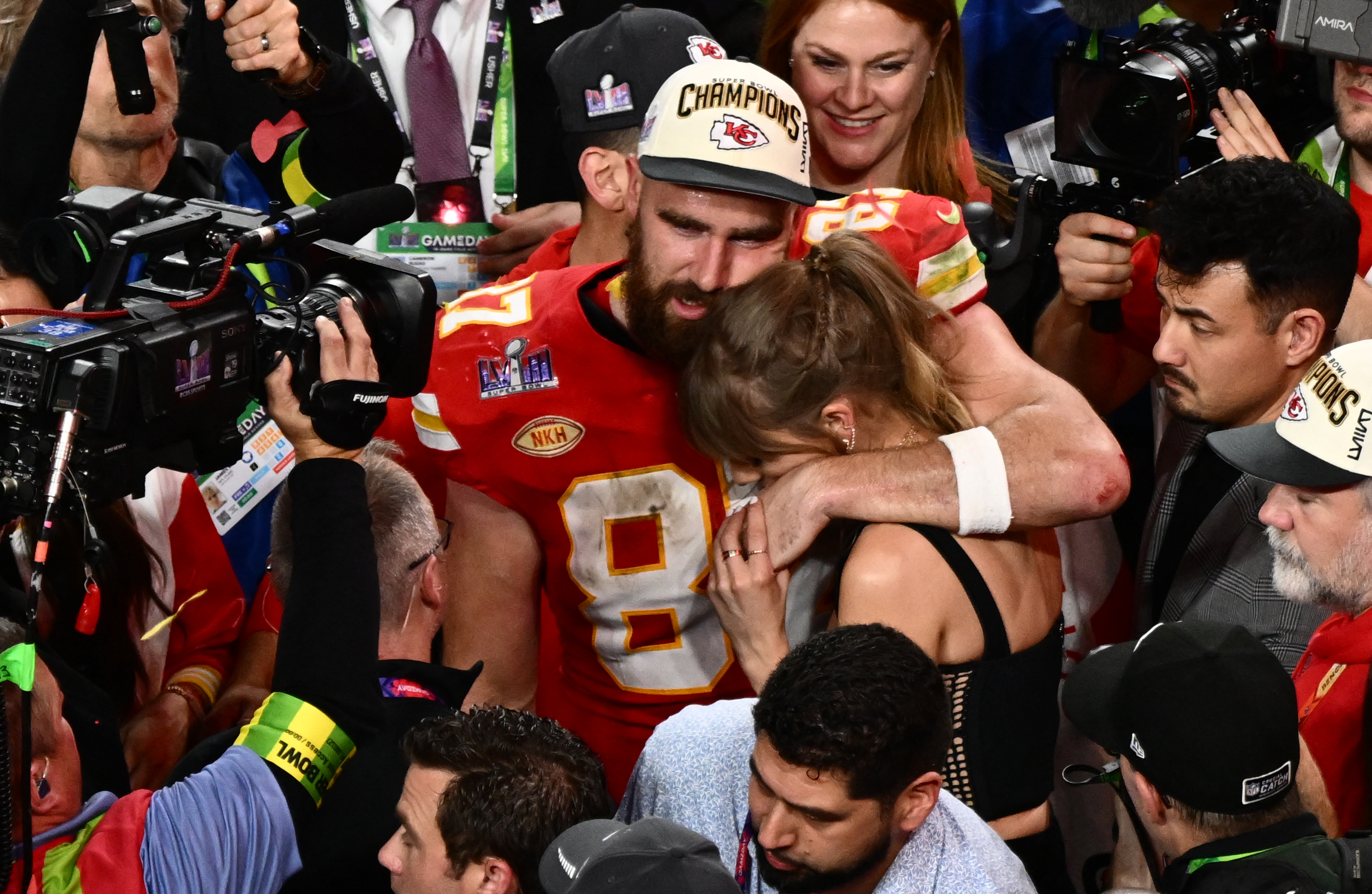 Taylor Swift and Travis Kelce PDA