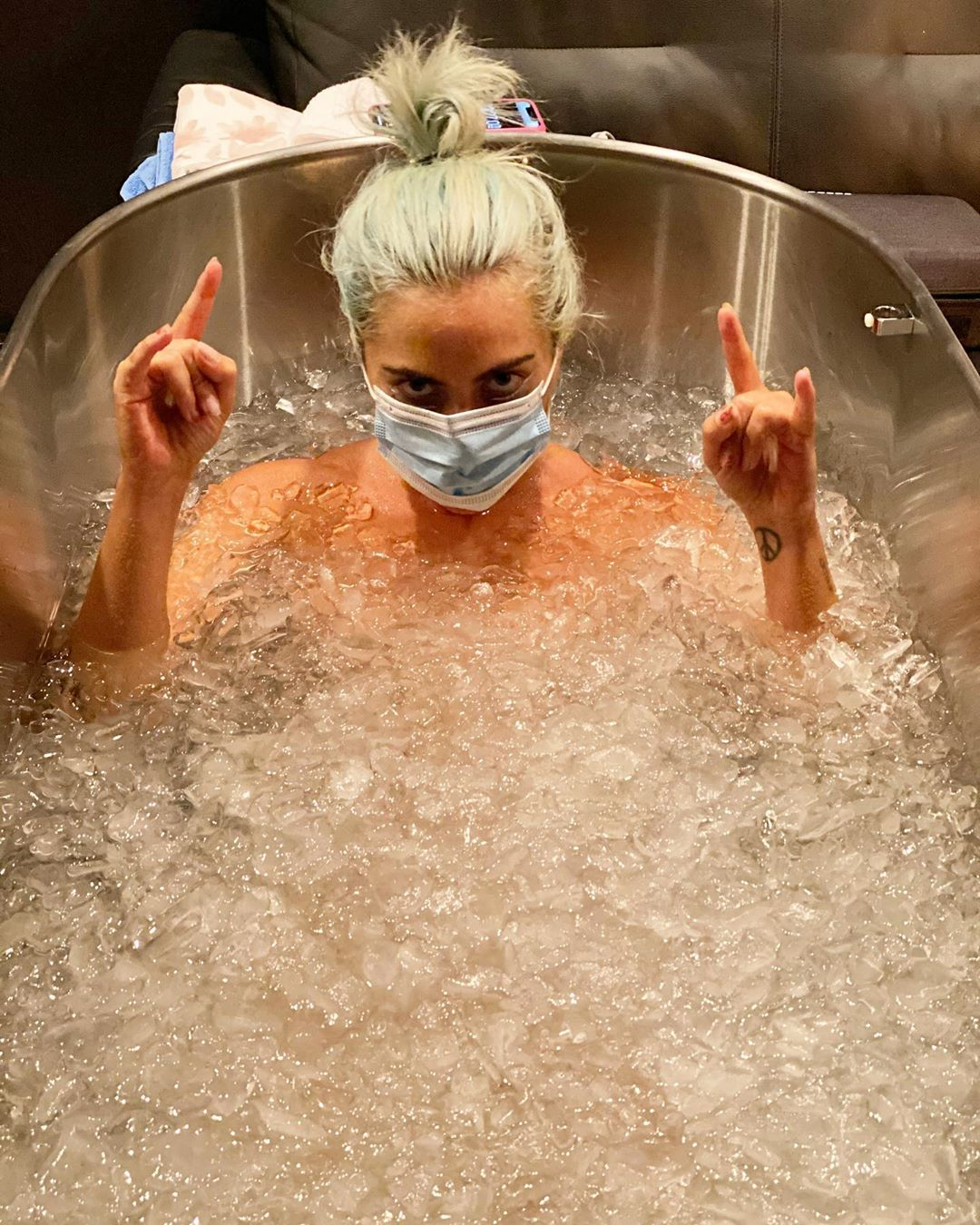 I tried Lady Gaga's ice bath routine - you'll sleep like a baby but it's  not worth the torment | The US Sun